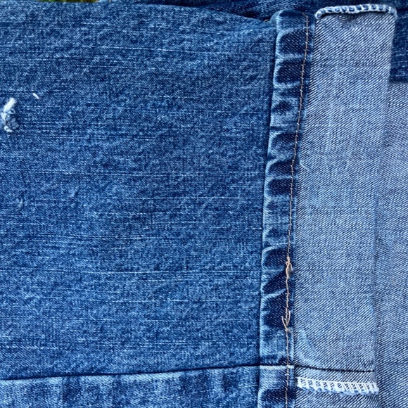 Patched Ladies Levis Relaxed high waist jeans. - Picture 6 of 11